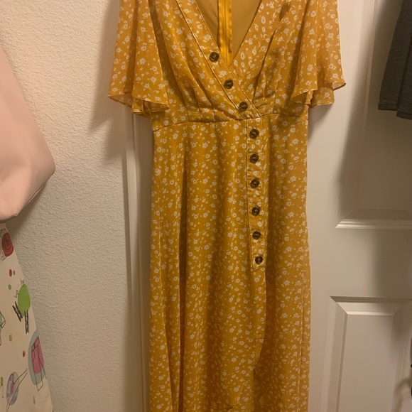Long buttoned floral dress (yellow, white flowers) - Picture 3 of 5